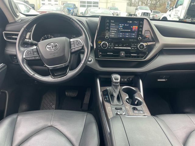 2021 Toyota Highlander Limited 14