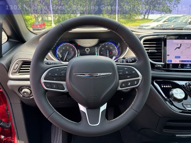 New 2025 Chrysler Pacifica Select 4D Passenger Van