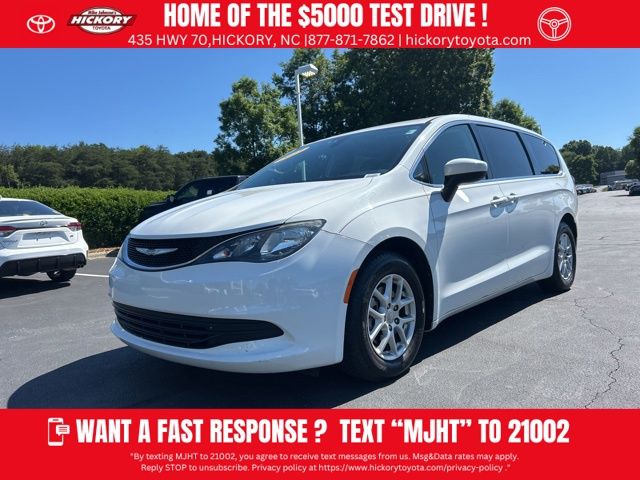 2017 Chrysler Pacifica Touring's photo