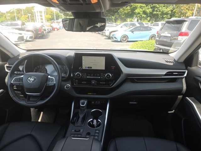 Used 2025 Toyota Highlander SUV
