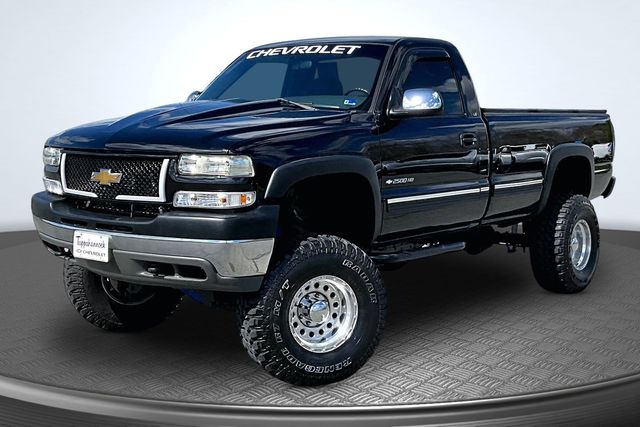 Onyx Black 2002 Chevrolet Silverado 2500HD Pickup Truck Four-Wheel Drive 4-Speed Automatic Overdrive
