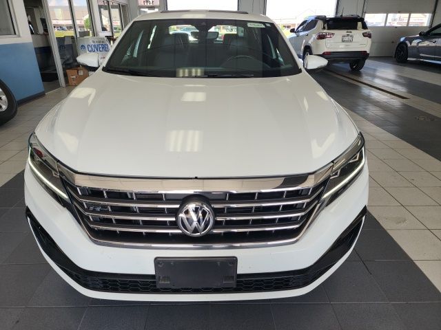 2021 Volkswagen Passat 2.0T R-Line photo