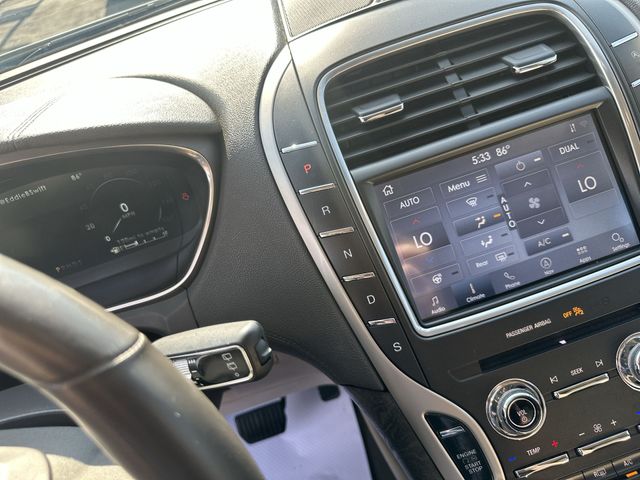 Used 2020 White Lincoln Reserve image 24
