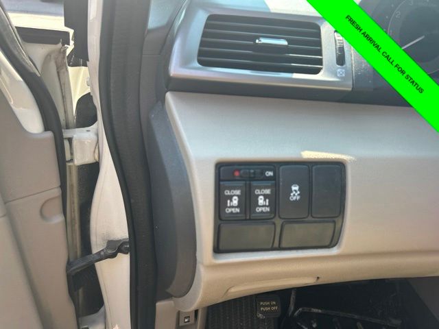 Used 2016 White Diamond Pearl Honda EX image 23