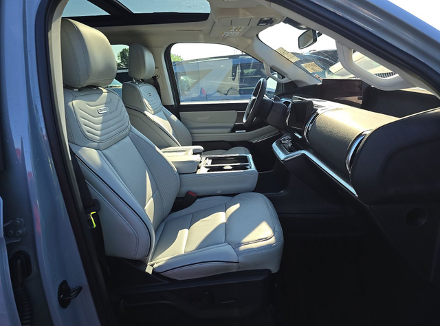 2025 Gray Metallic Ford Expedition Platinum 4X4 SUV