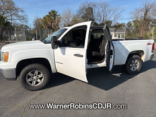 Used 2010 White GMC SLE image 2