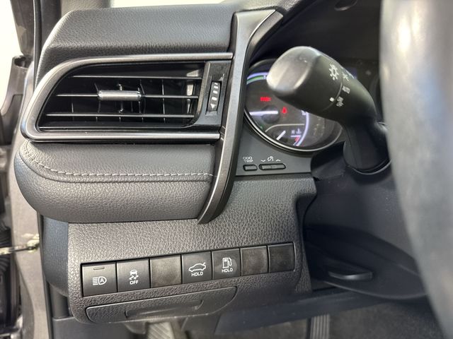 2021 Toyota Camry Hybrid SE photo