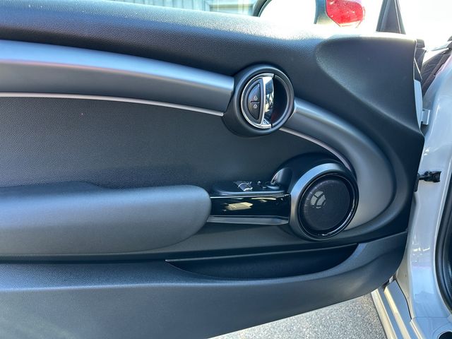 Used 2022  MINI Signature image 20