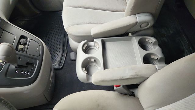2011 Kia Sedona LX - 11