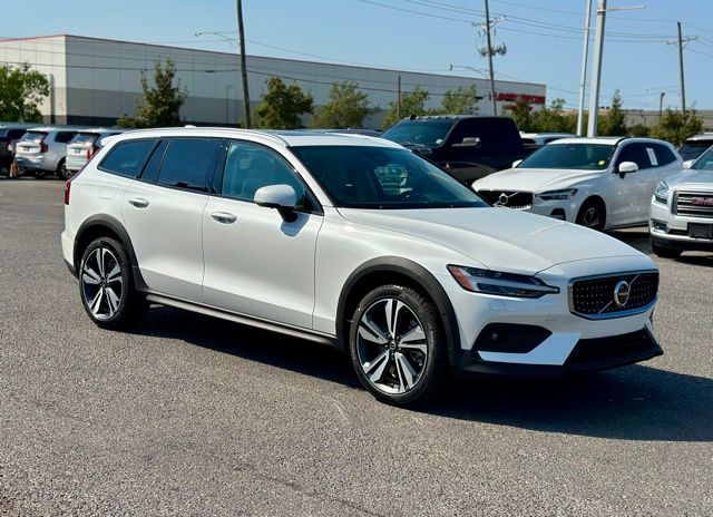 2026 Volvo V60 Cross Country B5 Plus