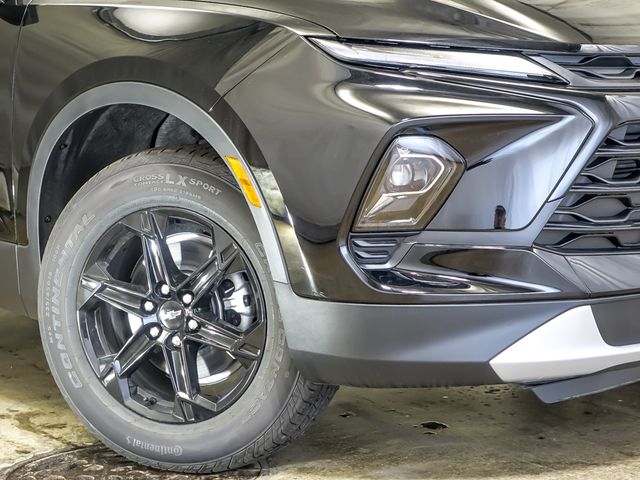 View vehicle photo 4