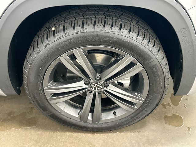 2021 Volkswagen Atlas Cross Sport 3.6L V6 SE w/Technology R-Line  at Subaru and VW of Moon Township