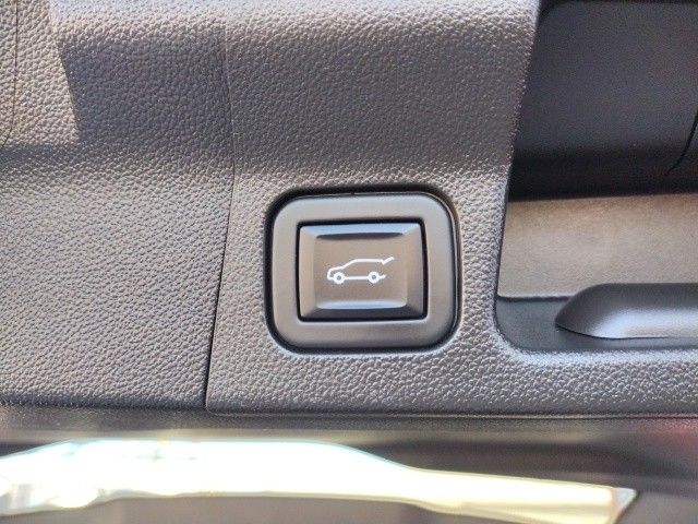 2023 GMC Acadia SLE photo