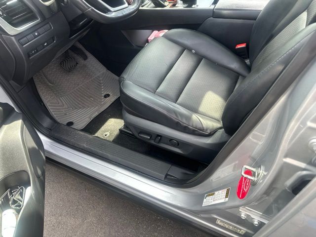 Used 2021 Silver Nissan SV image 11