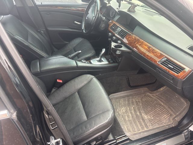 Used 2009 Black BMW 528i xDrive image 10