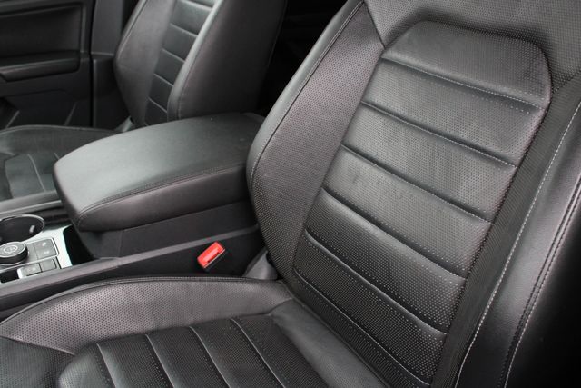 Used 2018 Red Volkswagen SEL Premium image 6