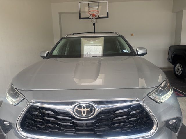 2025 Toyota Highlander Platinum Silver at Gullo Toyota