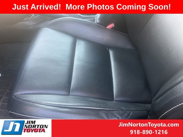 2016 Toyota RAV4 Limited 9