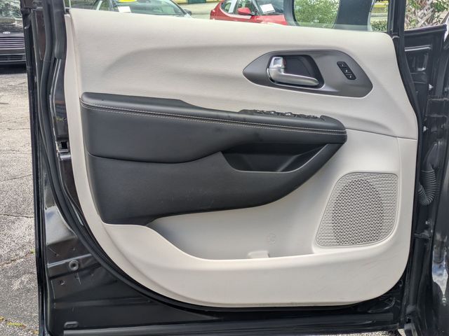 2023 Chrysler Pacifica Touring L - Photo 9