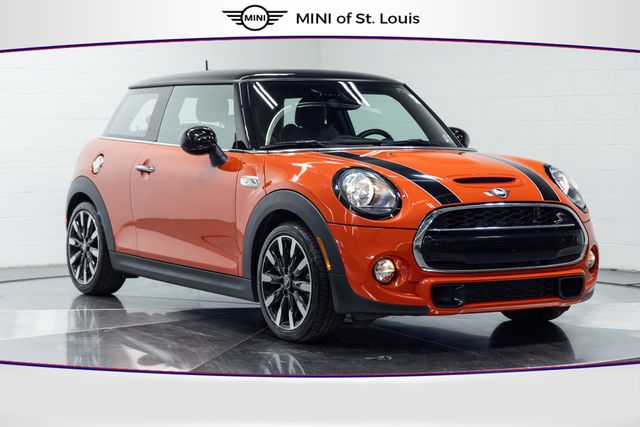 Solaris Orange Metallic 2019 MINI Cooper Hatchback Front-Wheel Drive 6-Speed Manual