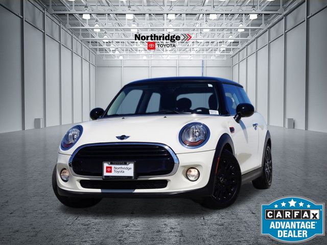 Pepper White 2017 MINI Cooper Hatchback Front-Wheel Drive 7-Speed Automatic