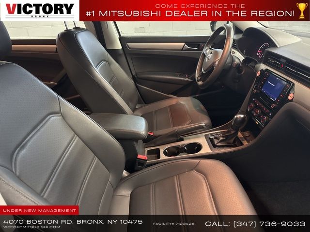 2022 Volkswagen Passat 2.0T SE photo