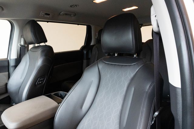 Used 2026 Kia Carnival Hybrid Van
