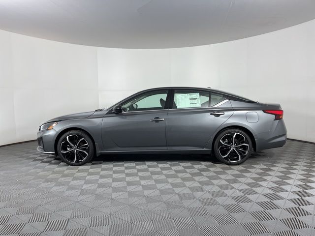 2025 Gun Metallic Nissan Altima 2.5 SR FWD Sedan