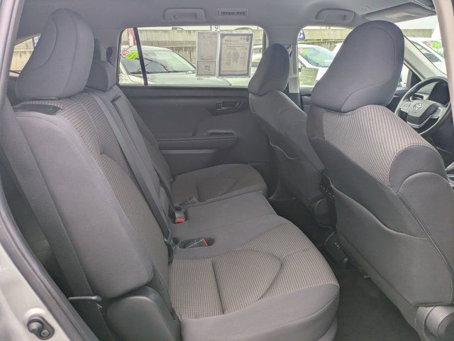 2025 Toyota Highlander LE - Photo 7