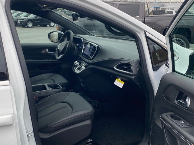 new 2026 Chrysler Pacifica car, priced at $40,958