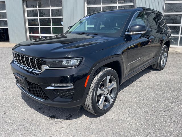 2023 Jeep Grand Cherokee Limited - Diamond Black Crystal Pearlcoat exterior view 3