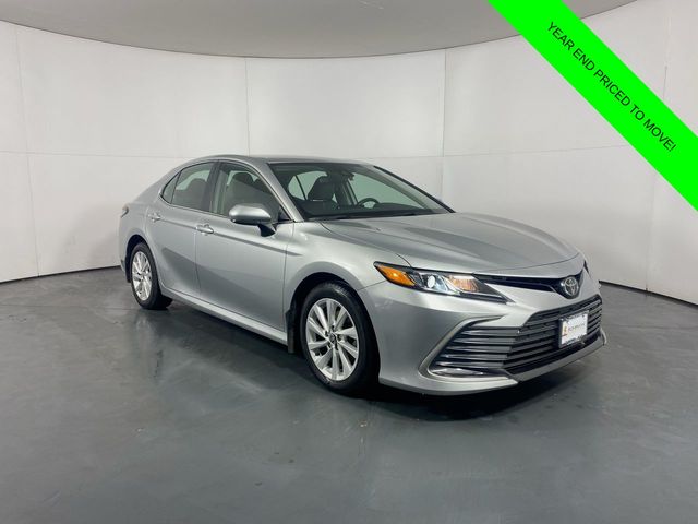 2022 Toyota Camry LE 3