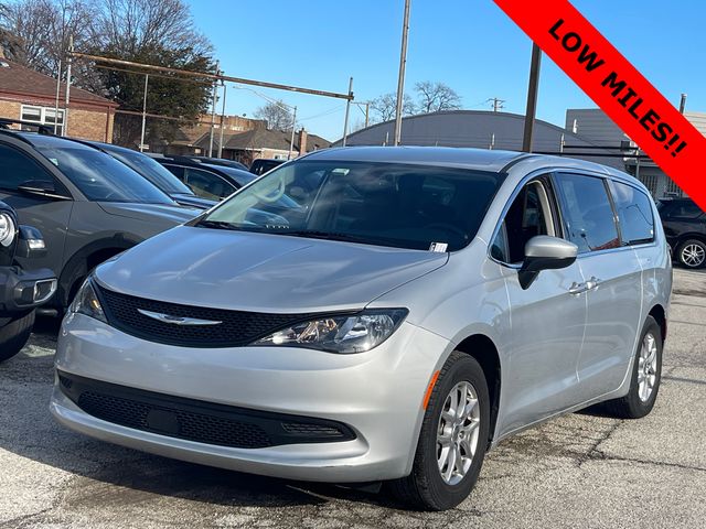 2022 Chrysler Voyager LX FWD