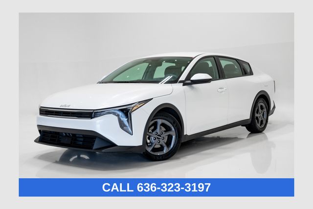 Snow White Pearl 2025 Kia K4 Sedan Front-Wheel Drive Continuously Variable Transmission