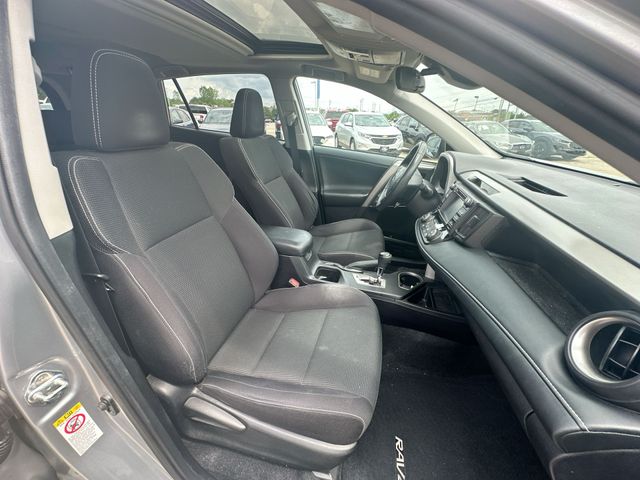 Used 2018 Silver Toyota XLE image 30