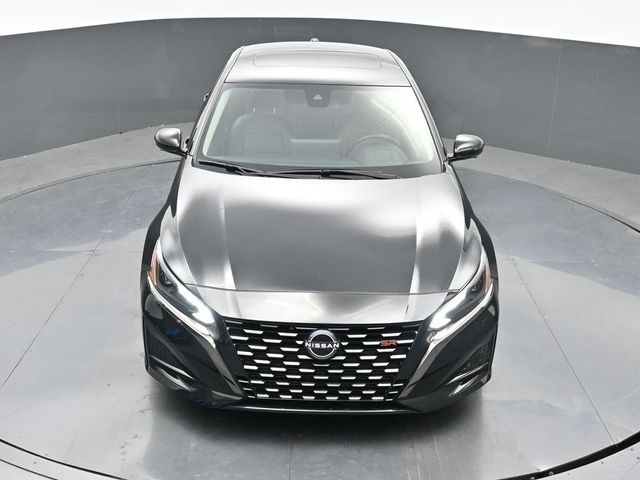 2024 Super Black Clearcoat Nissan Altima 2.0 SR FWD Sedan