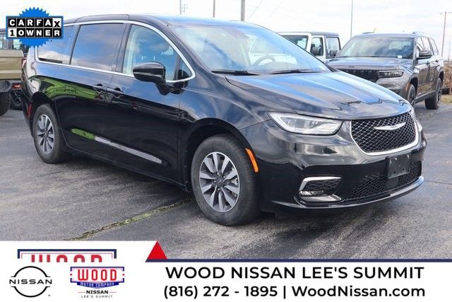 Diamond Black Crystal Pearlcoat 2024 Chrysler Pacifica Hybrid Select FWD Minivan Front-Wheel Drive Continuously Variable Transmission