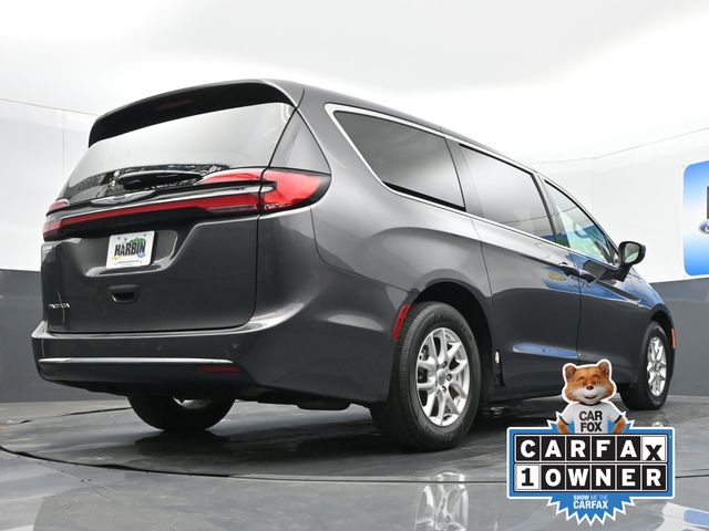 2023 Chrysler Pacifica Touring L photo