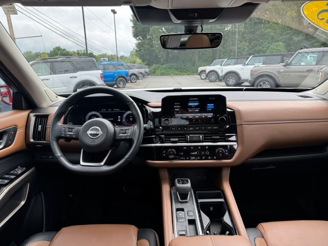 Used 2025 White Nissan Platinum image 17