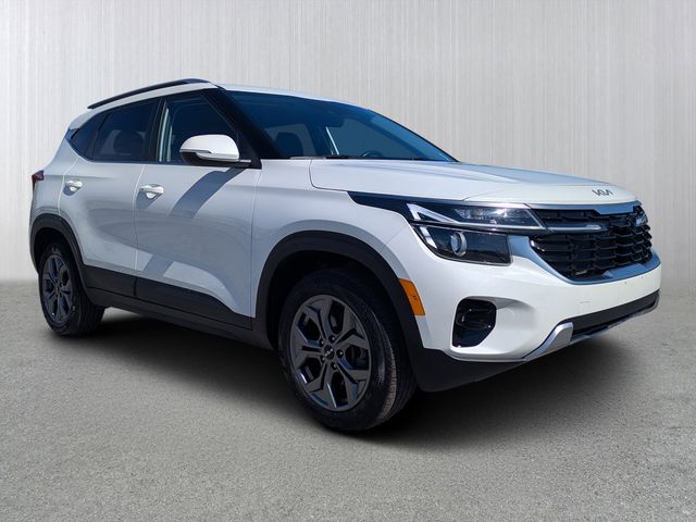Snow White Pearl 2024 Kia Seltos S AWD SUV / Crossover All-Wheel Drive Continuously Variable Transmission