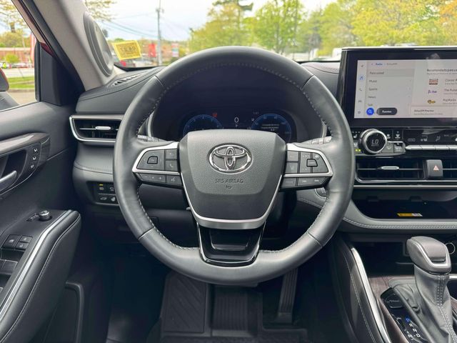 used 2023 Toyota Highlander car, priced at $43,268