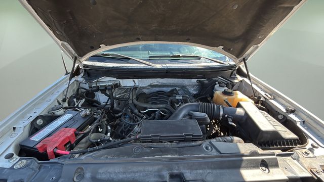 Used 2011 White Ford Platinum image 33