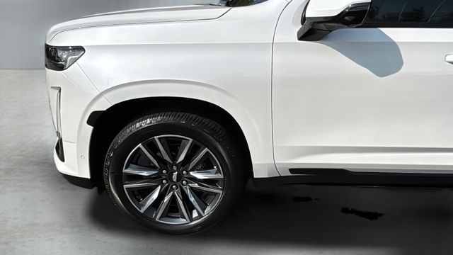 Used 2022 White Cadillac Sport image 35