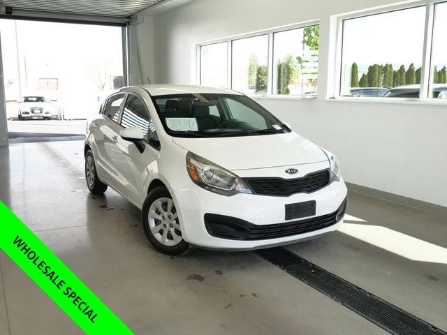 Clear White 2013 Kia Rio LX Sedan Front-Wheel Drive 6-Speed Automatic