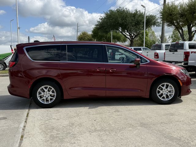 2023 Chrysler Voyager LX - 2
