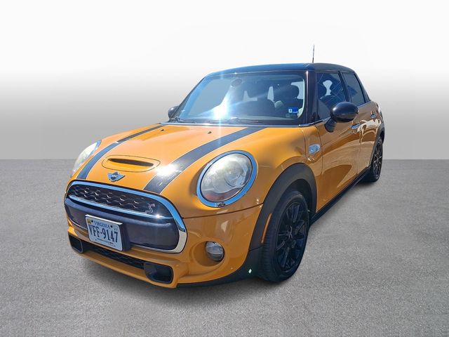 2015 MINI Cooper S 4 Door's photo