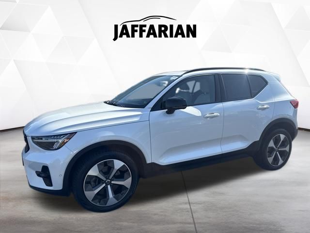 Used 2024 Volvo XC40 SUV