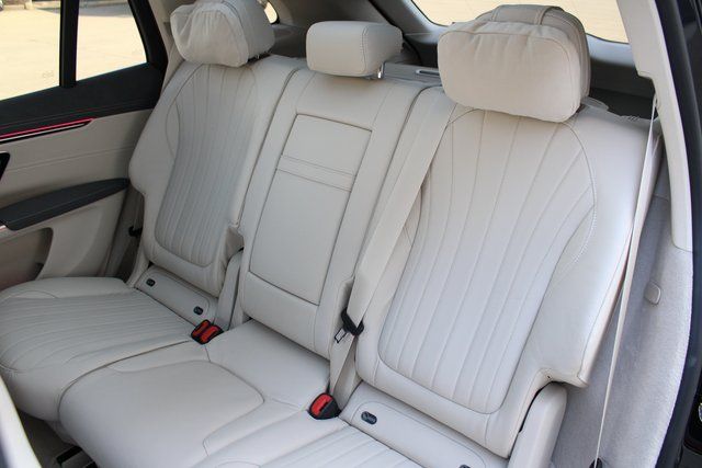 Used 2023  Mercedes-Benz 580 image 29