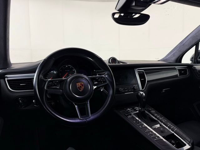 2017 Porsche Macan Turbo 26