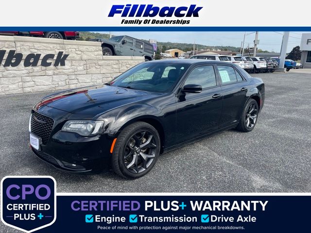 Gloss Black 2022 Chrysler 300 S V6 RWD Sedan Rear-Wheel Drive 8-Speed Automatic